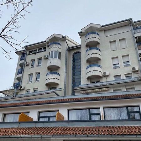 Super Seven Inn Belgrad Exterior foto