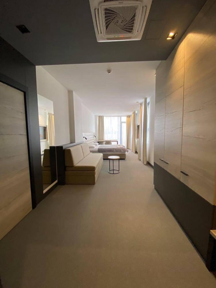 Super Seven Inn Belgrad Zimmer foto